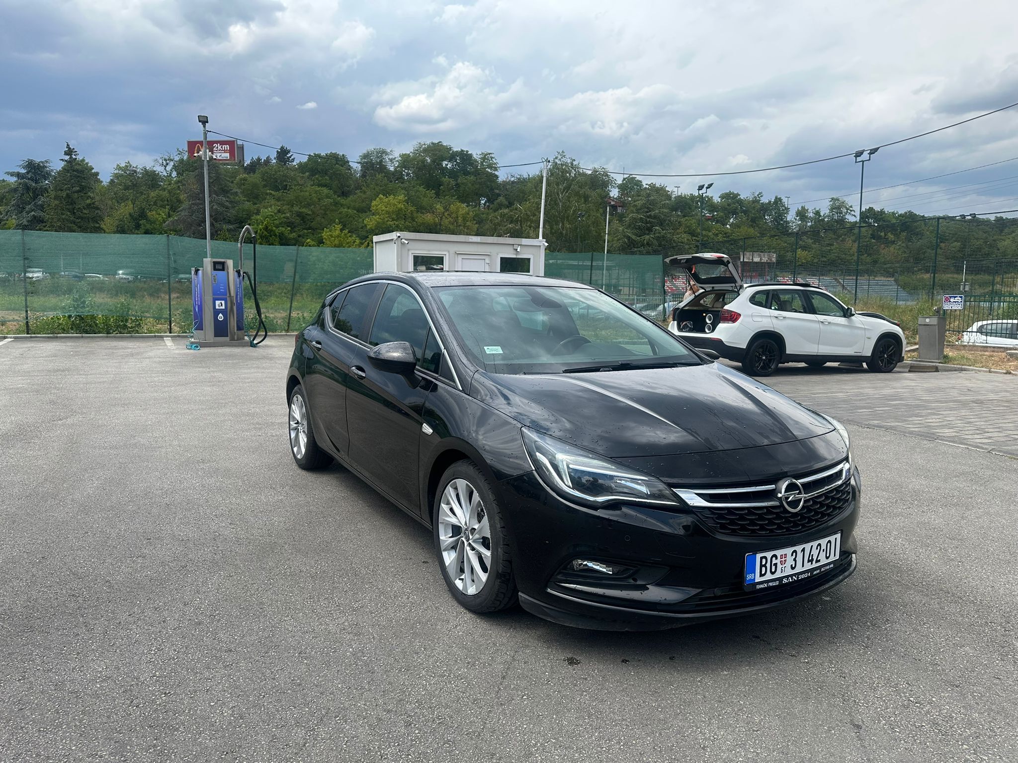 Opel Astra Crna